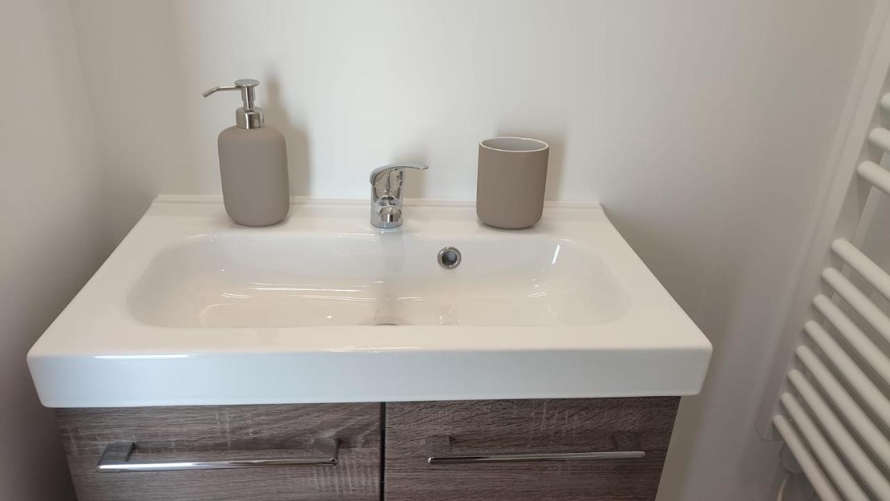 Studio Cosy Avec Parking Apartment Брест Екстериор снимка